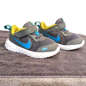 Nike baby gym shoes